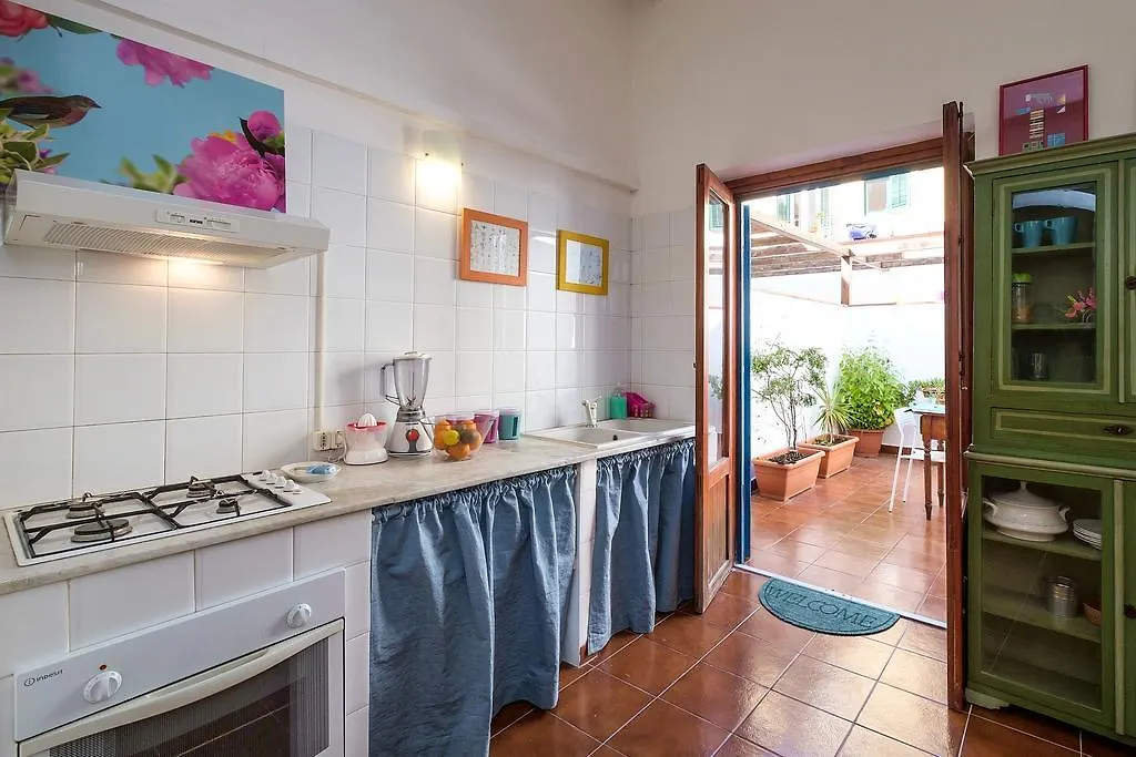 Apartment At Kalsa Quiet Flowered Terrace! Free Parking! Ideal For Remote Working! Palermo Italy
