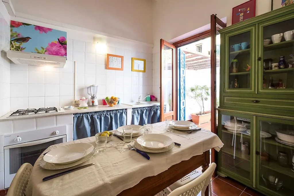 Apartment At Kalsa Quiet Flowered Terrace! Free Parking! Ideal For Remote Working! Palermo
