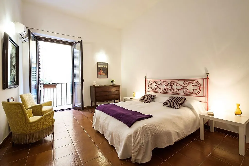 At Kalsa Quiet Flowered Terrace! Free Parking! Ideal For Remote Working! Palermo Apartment